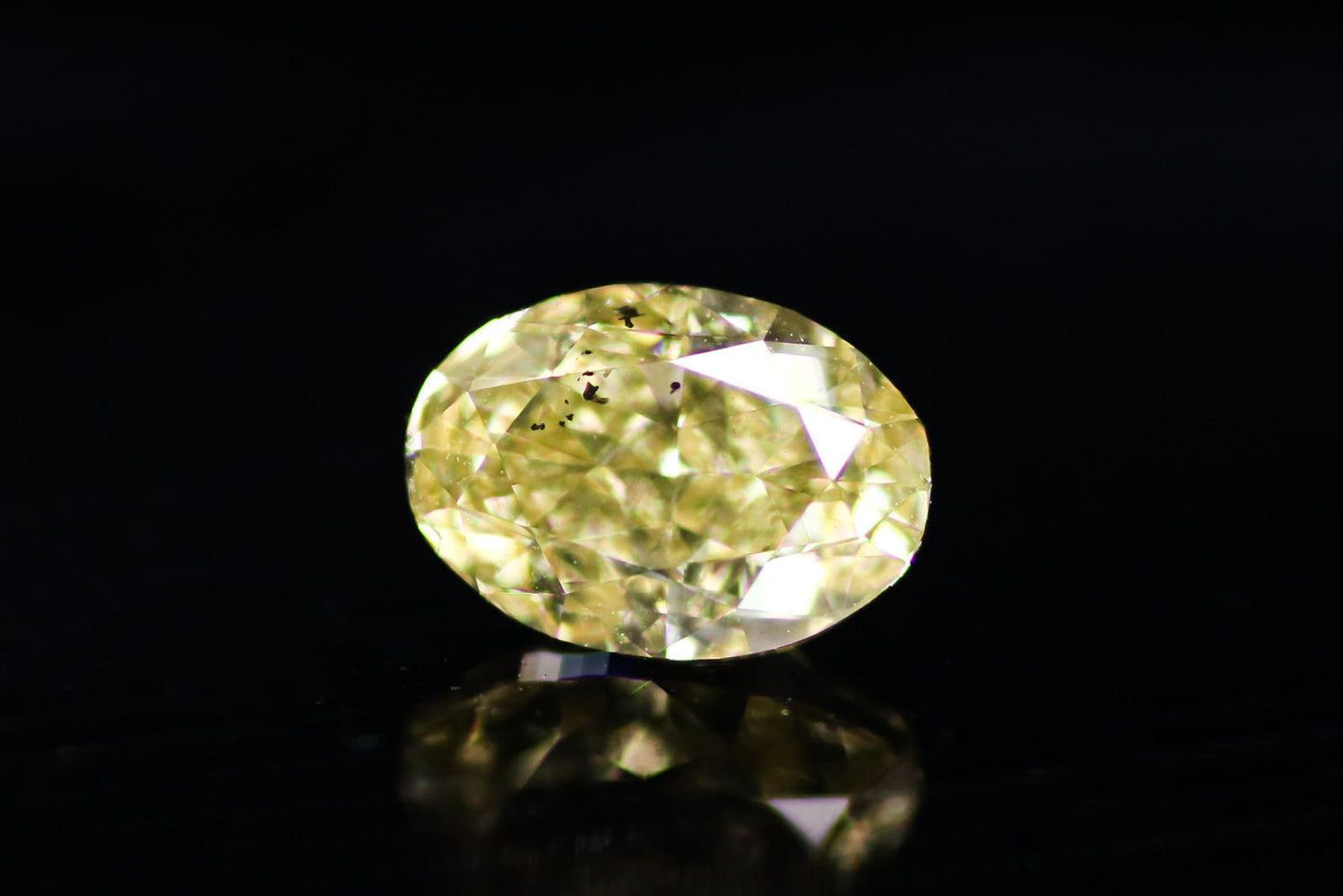 天然ファンシーインテンスイエロー ダイヤモンド 0.850ct