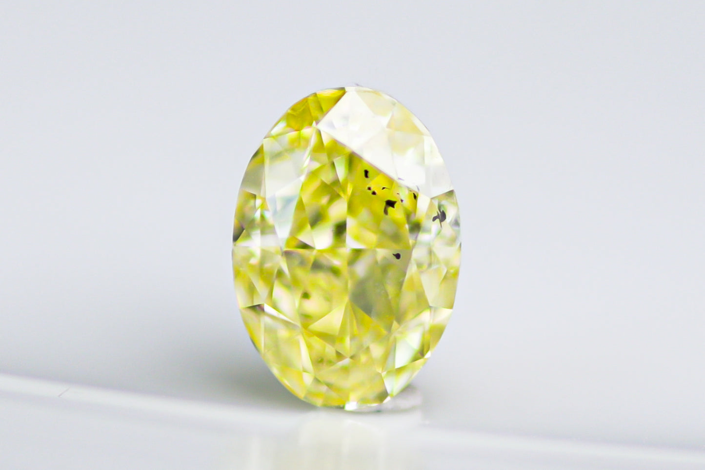 天然ファンシーインテンスイエロー ダイヤモンド 0.850ct