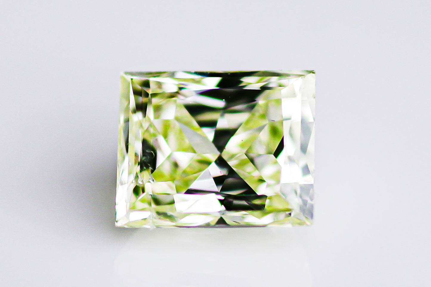 天然ファンシーライトグリーンイエロー ダイヤモンド 0.418ct