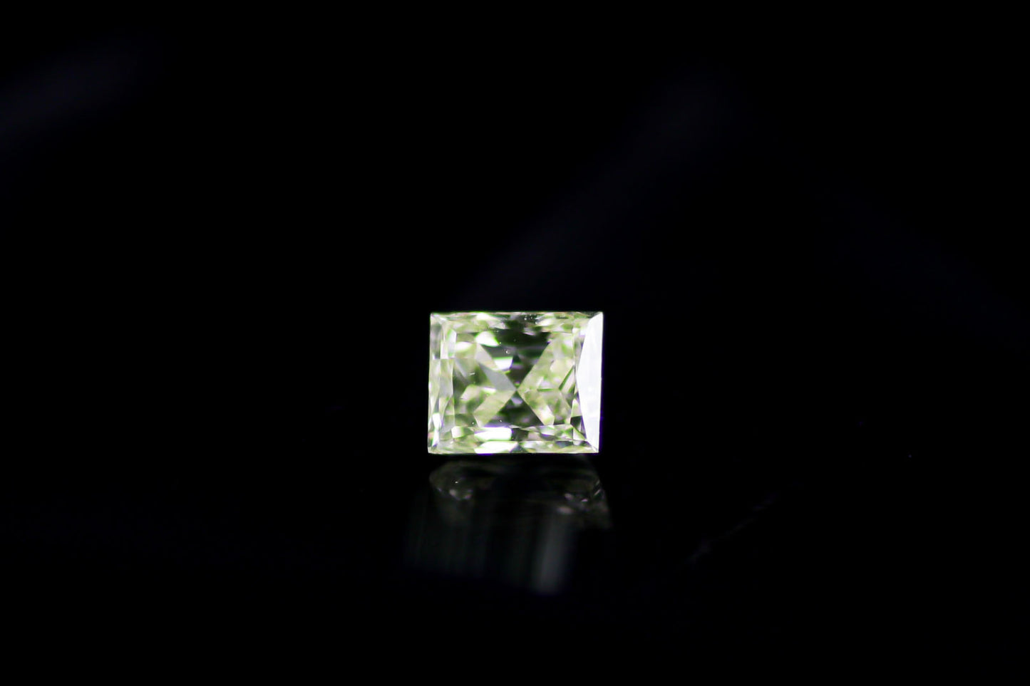 天然ファンシーライトグリーンイエロー ダイヤモンド 0.418ct