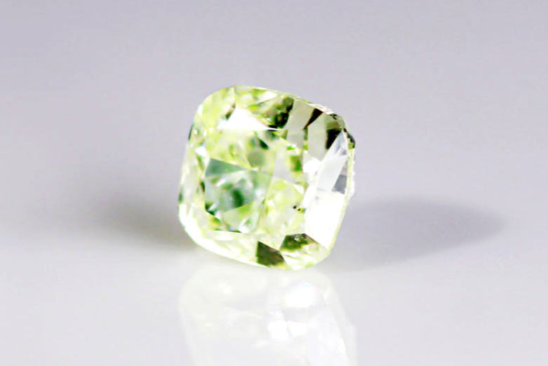天然ファンシーイエローグリーンダイヤモンド 0.590ct