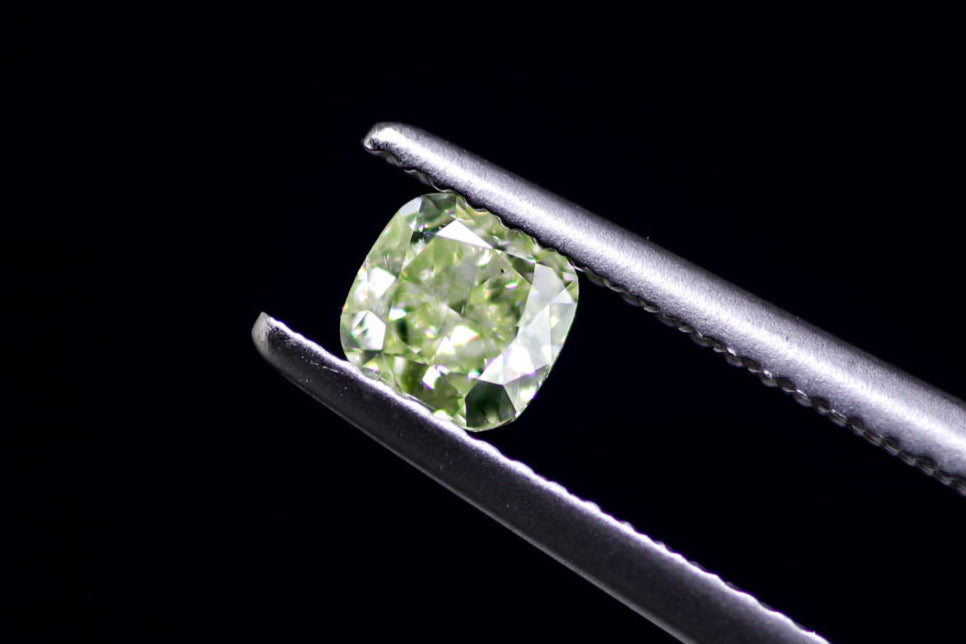天然ファンシーイエローグリーンダイヤモンド 0.590ct