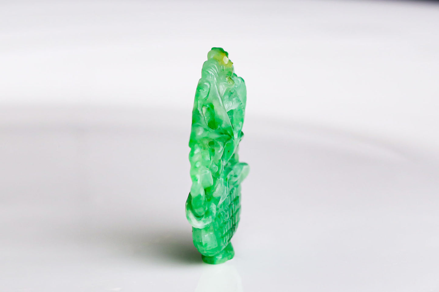 ヒスイ(翡翠) カービング 17.62ct