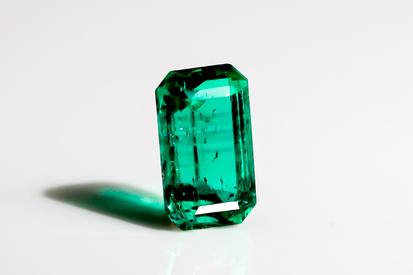 天然 ノンオイル エメラルド(Non-oil Emerald)コロンビア産 0.683ct