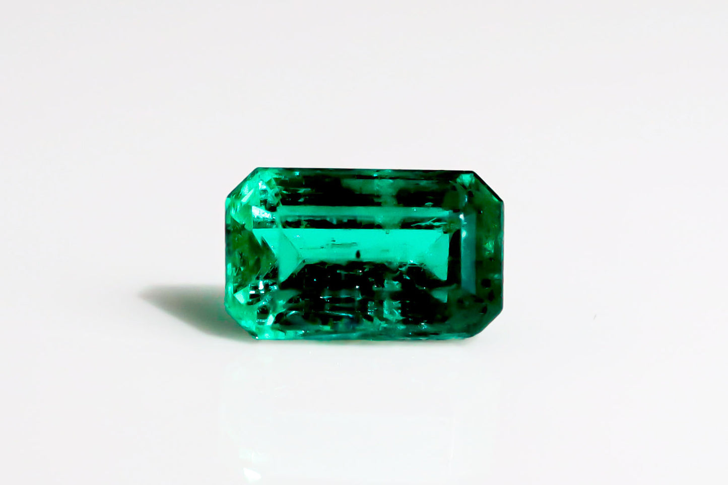 天然 ノンオイル エメラルド(Non-oil Emerald)コロンビア産 0.683ct