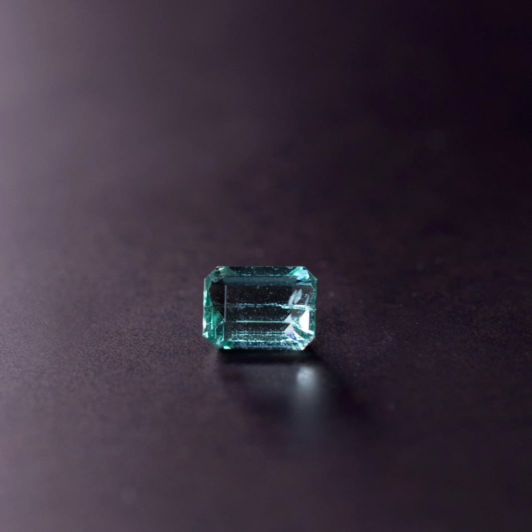 天然エメラルド 0.768ct コロンビア産 ノンオイル・ルース 撮影写真11|J.C.BAR