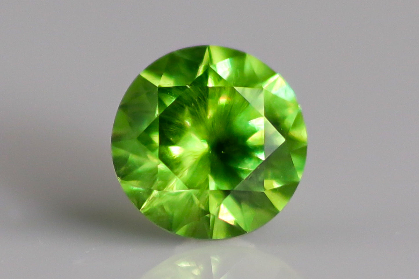 天然デマントイドガーネット 0.568ct［ウラル産］
