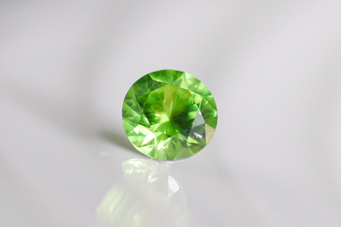 天然デマントイドガーネット 0.568ct［ウラル産］