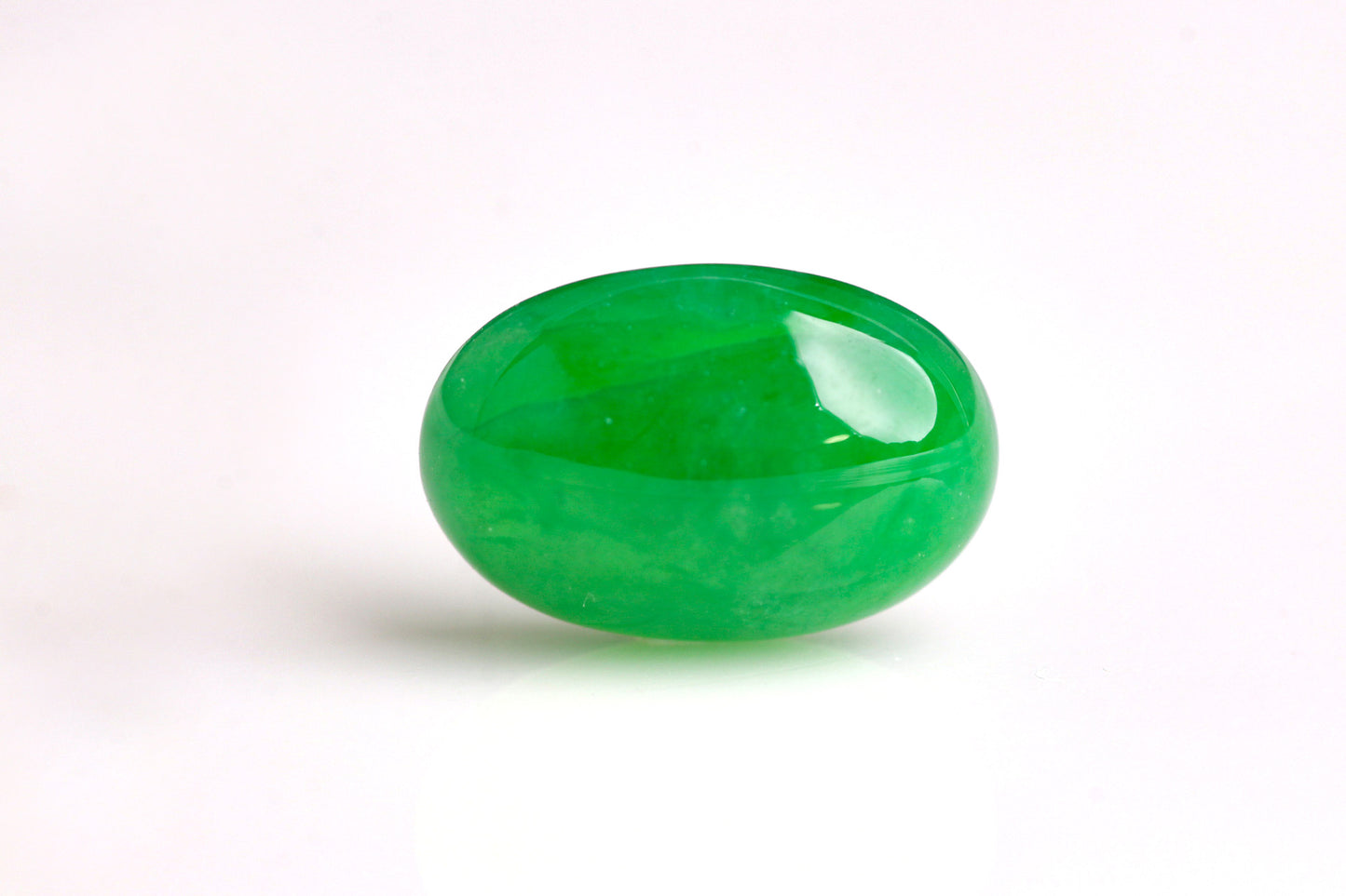 天然翡翠（ヒスイ）《極上の輝きを纏う、ミャンマー産グリーン翡翠》3.020ct