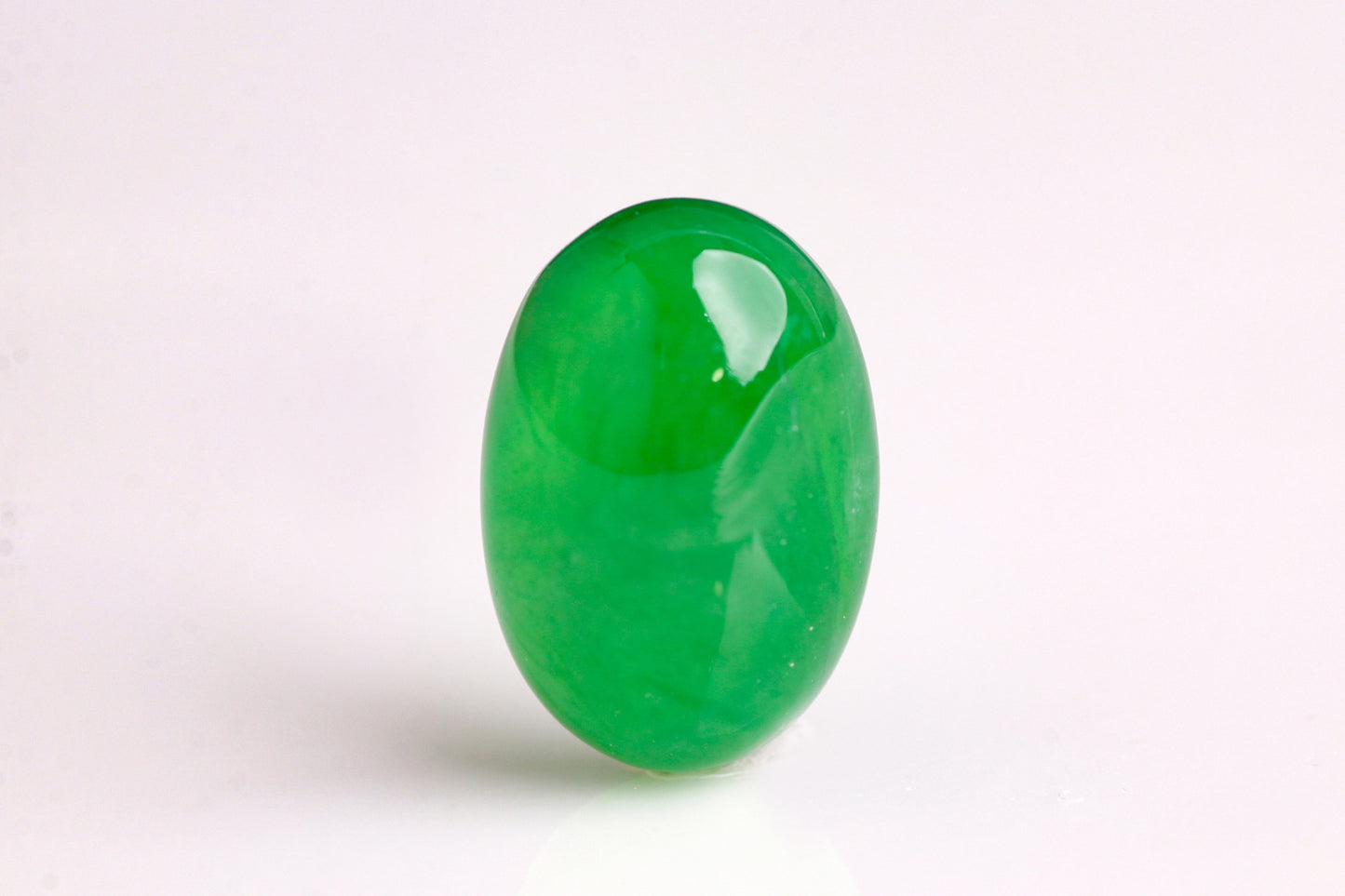 天然翡翠（ヒスイ）《極上の輝きを纏う、ミャンマー産グリーン翡翠》3.020ct
