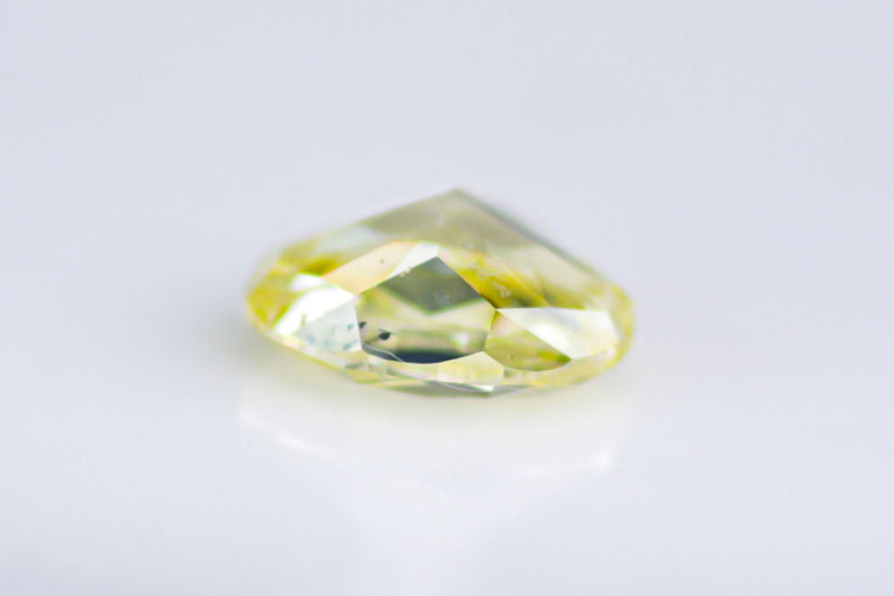 天然ファンシーインテンスイエロー ダイヤモンド 0.850ct