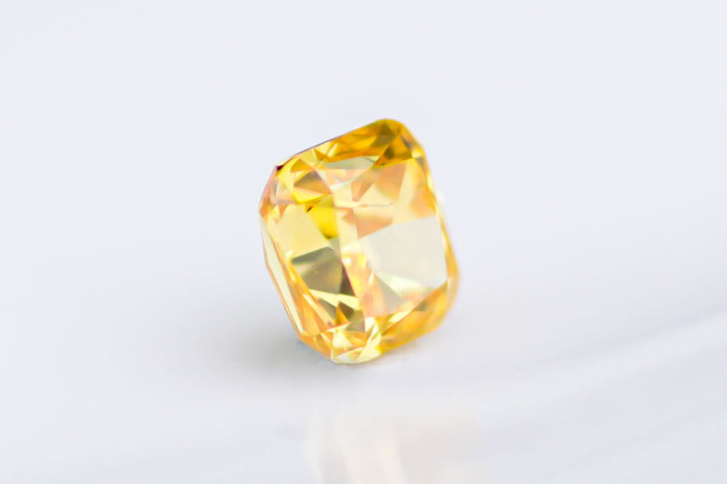 天然ファンシーヴィヴィッドオレンジイエロー ダイヤモンド 0.257ct
