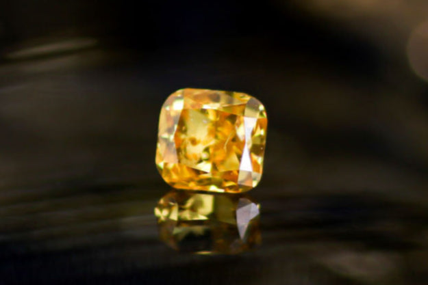 天然ファンシーヴィヴィッドオレンジイエロー ダイヤモンド 0.257ct
