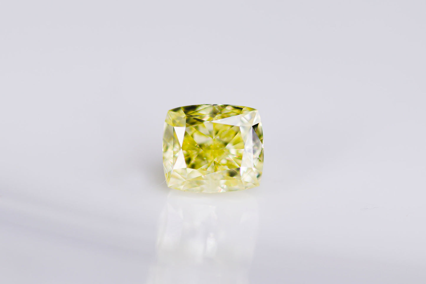 天然ファンシーインテンスイエロー ダイヤモンド 0.719ct