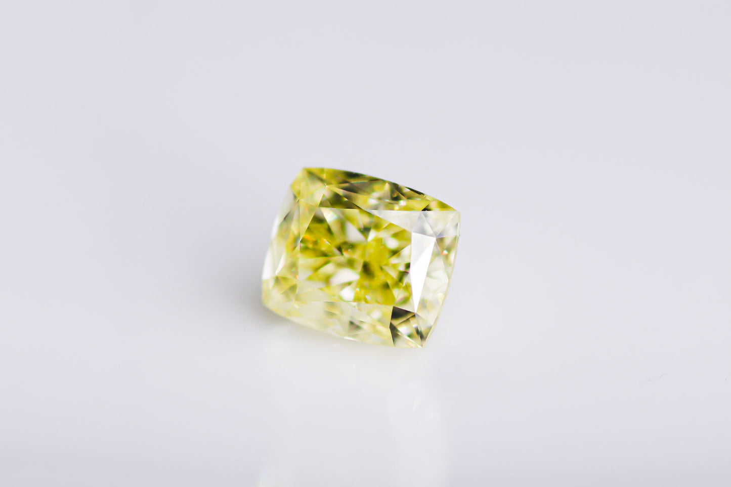 天然ファンシーインテンスイエロー ダイヤモンド 0.719ct