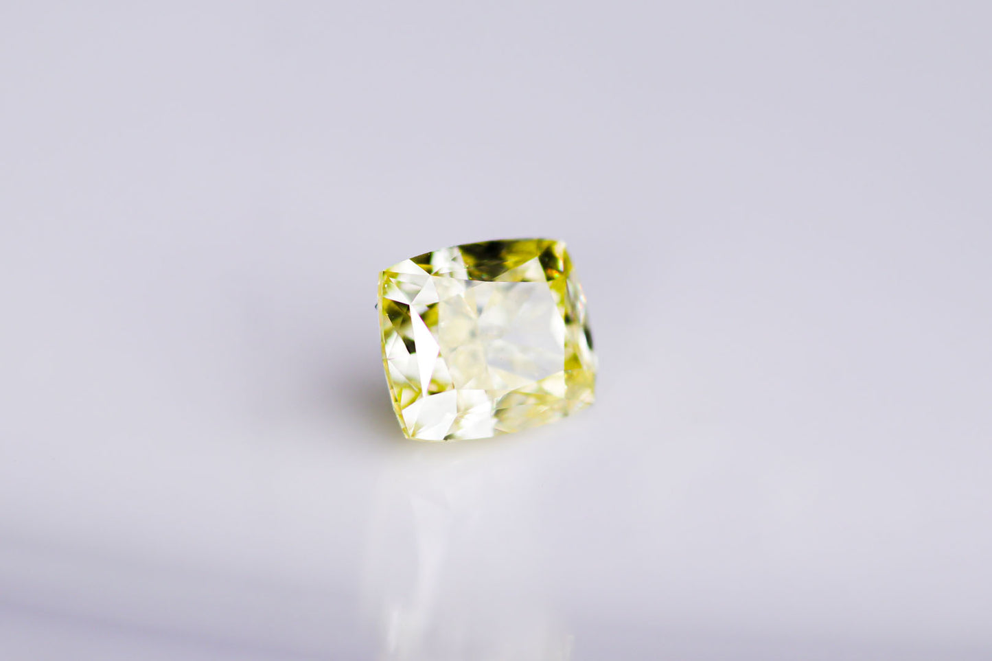 天然ファンシーインテンスイエロー ダイヤモンド 0.719ct