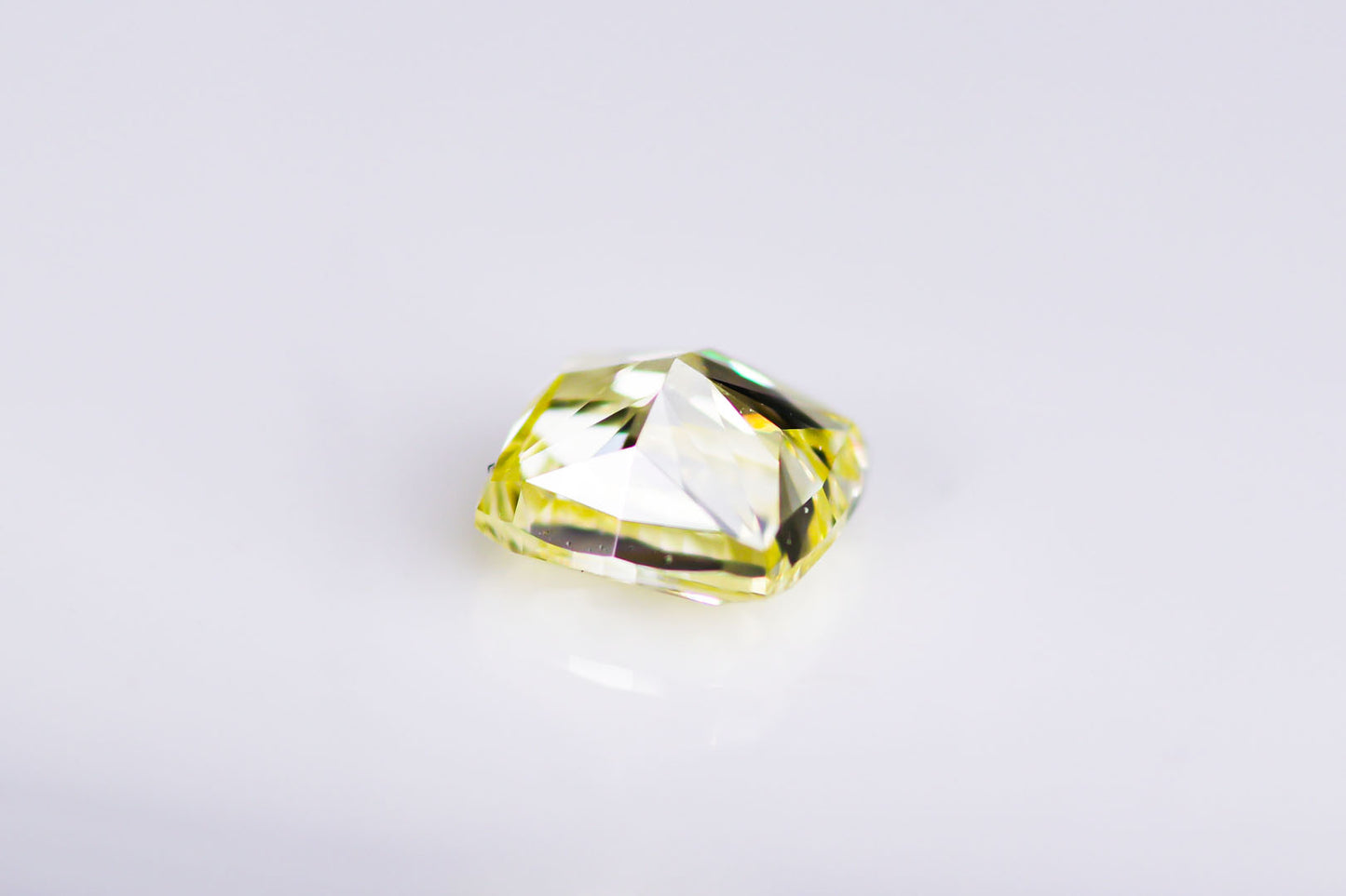 天然ファンシーインテンスイエロー ダイヤモンド 0.719ct