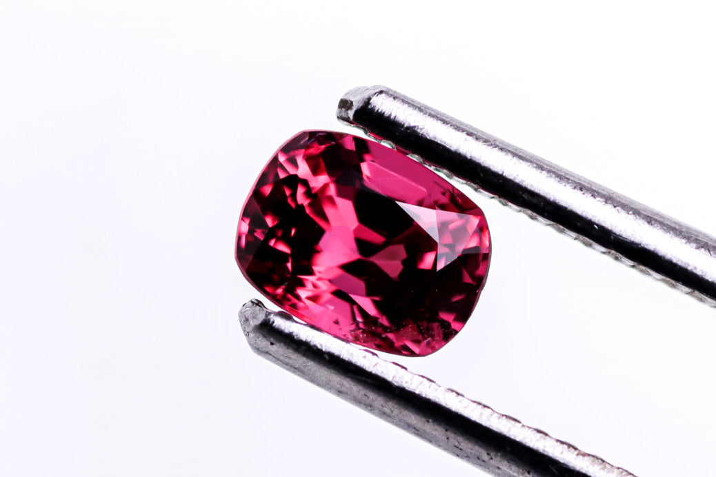 天然ピンクスピネル 0.984ct  [タンザニア産/非加熱]