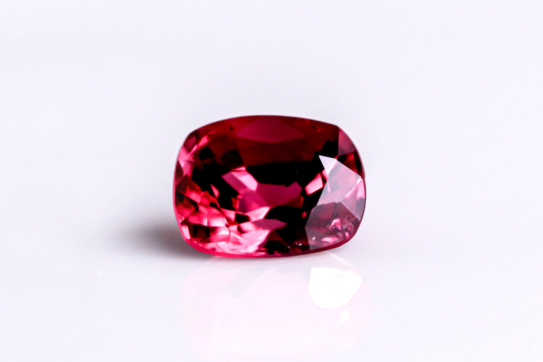 天然ピンクスピネル 0.984ct  [タンザニア産/非加熱]