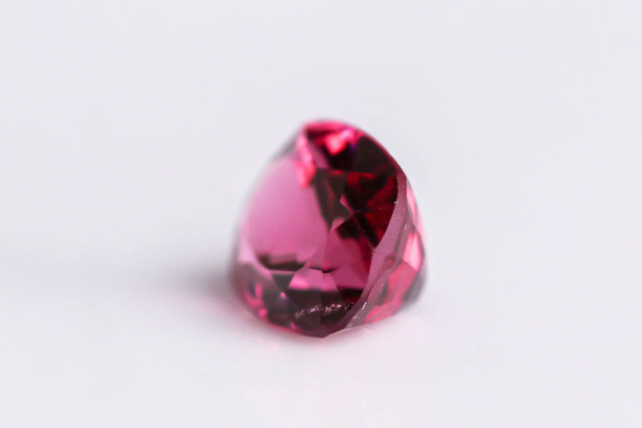 天然ピンクスピネル 0.984ct  [タンザニア産/非加熱]