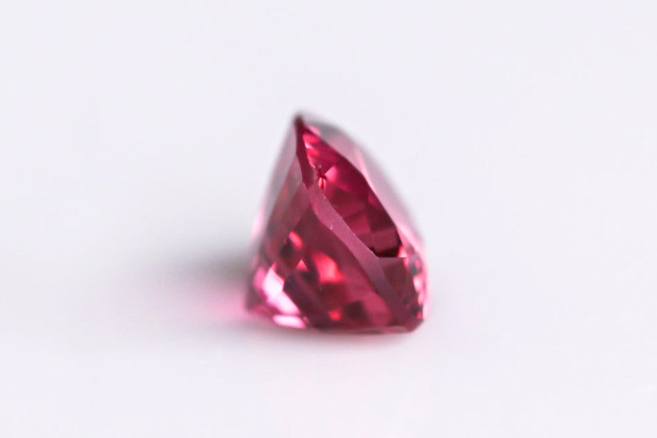 天然ピンクスピネル 0.984ct  [タンザニア産/非加熱]