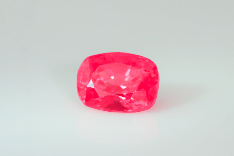 天然ピンクスピネル 0.984ct  [タンザニア産/非加熱]