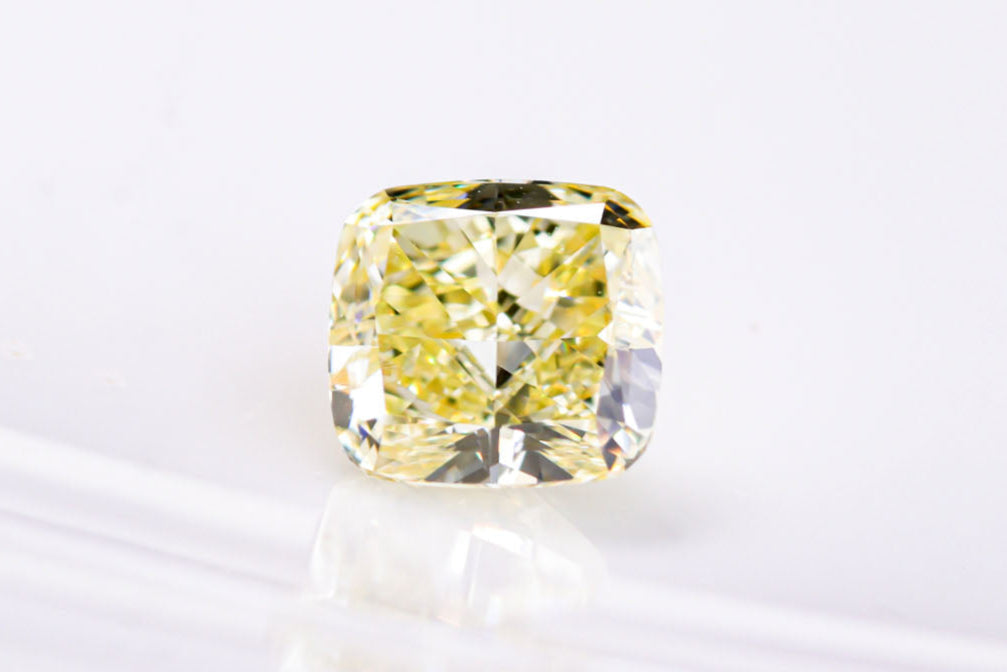 天然ファンシーイエロー ダイヤモンド 0.740ct