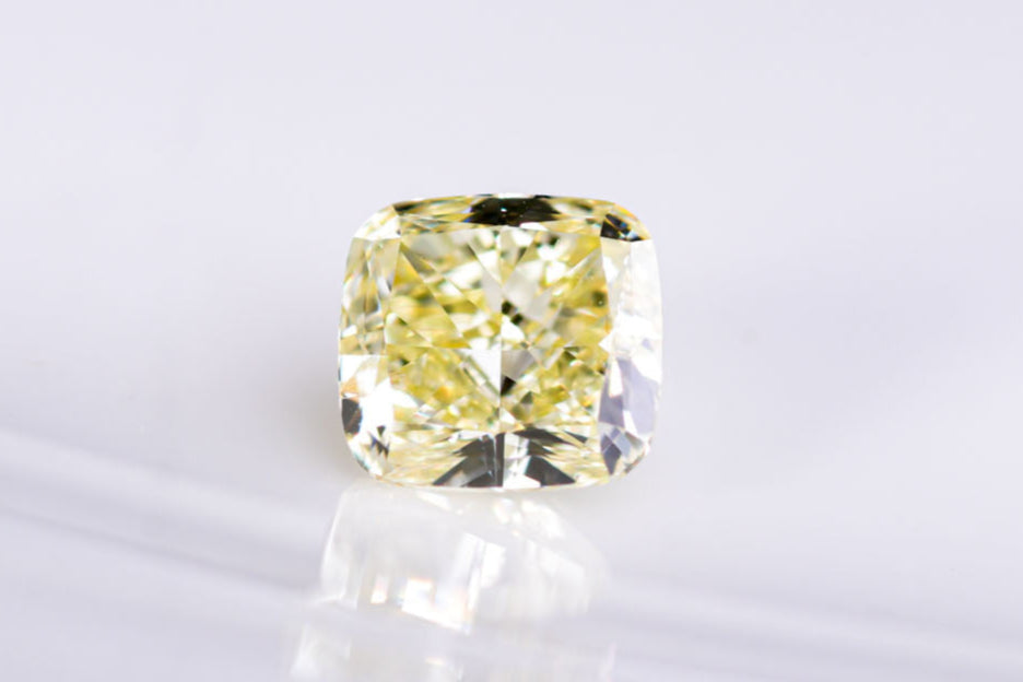 天然ファンシーイエロー ダイヤモンド 0.740ct