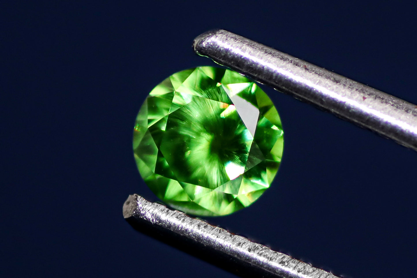 天然デマントイドガーネット0.690ct［ウラル産］