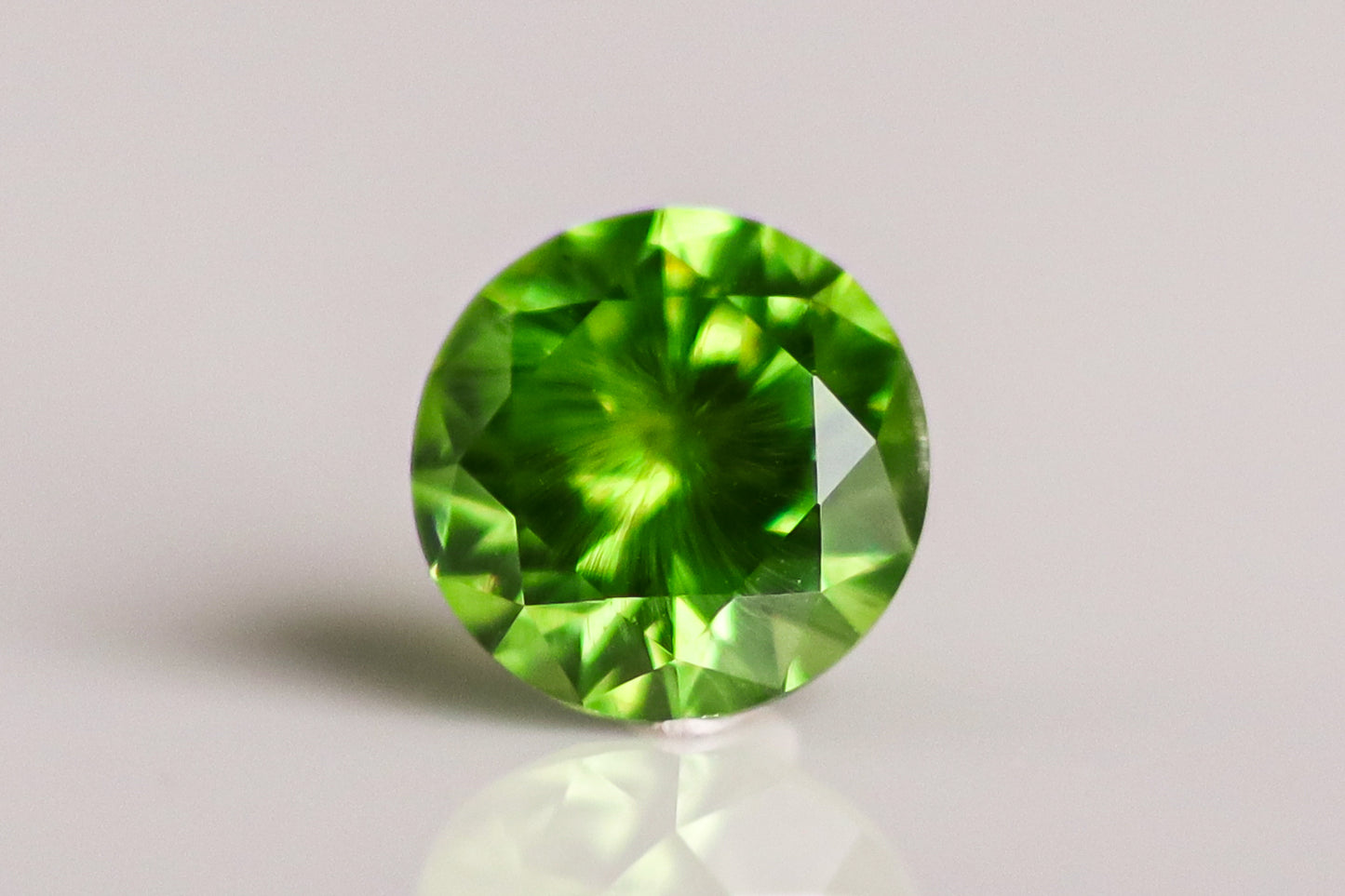 天然デマントイドガーネット0.690ct［ウラル産］