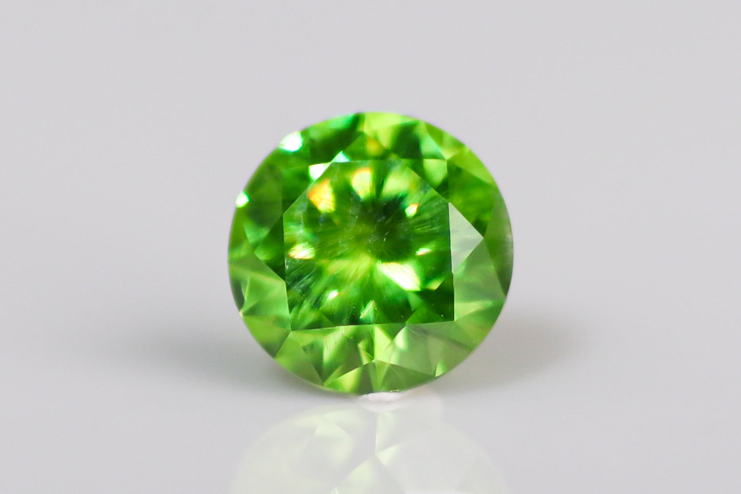 天然デマントイドガーネット0.690ct［ウラル産］
