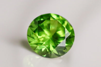 天然デマントイドガーネット0.690ct［ウラル産］