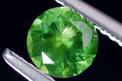 天然デマントイドガーネット0.690ct［ウラル産］