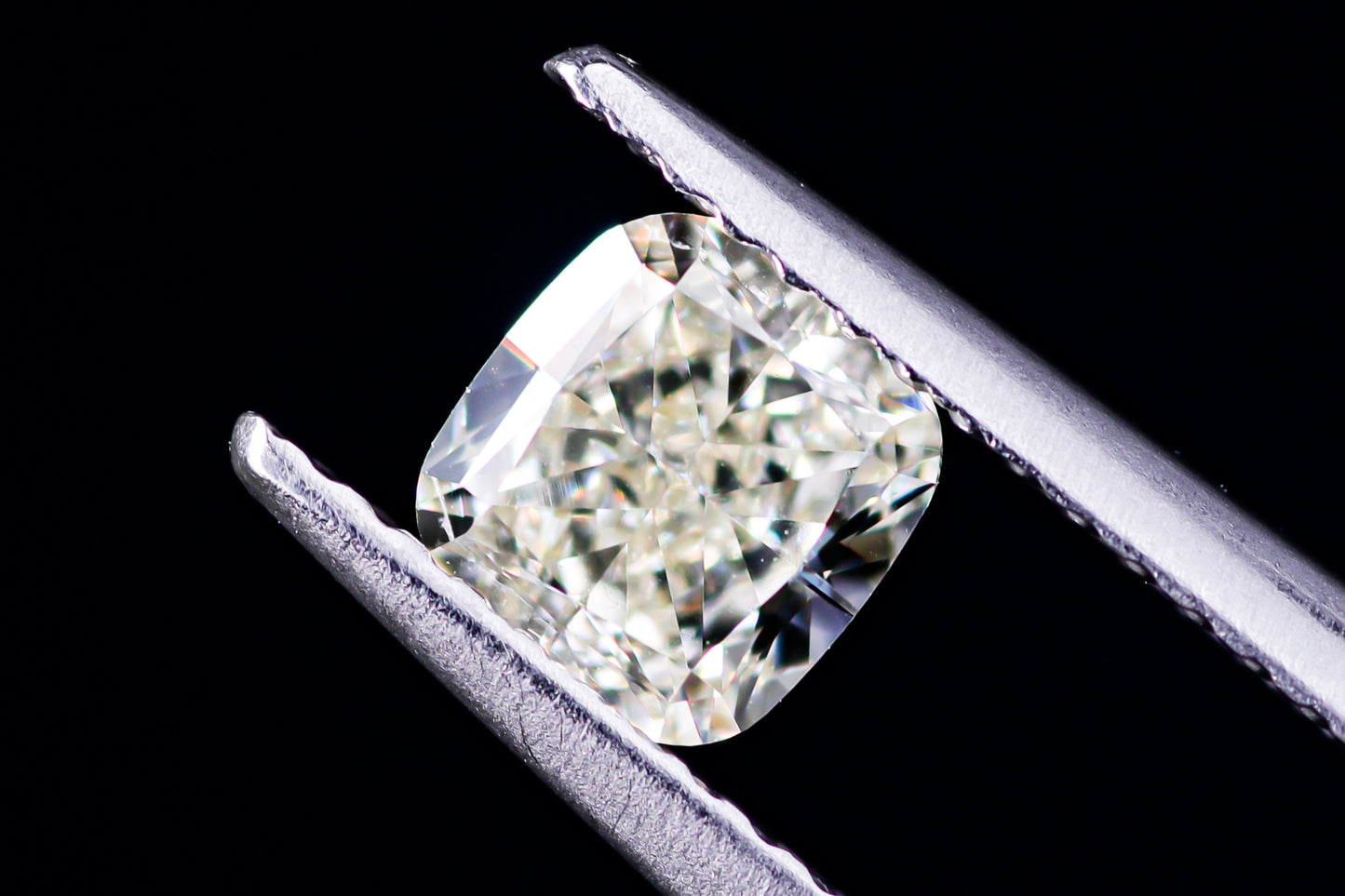 天然ファンシーカラーダイヤモンド 0.813ct