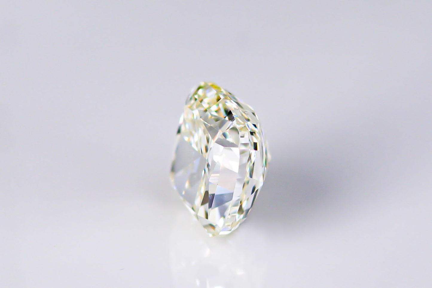 天然ファンシーカラーダイヤモンド 0.813ct