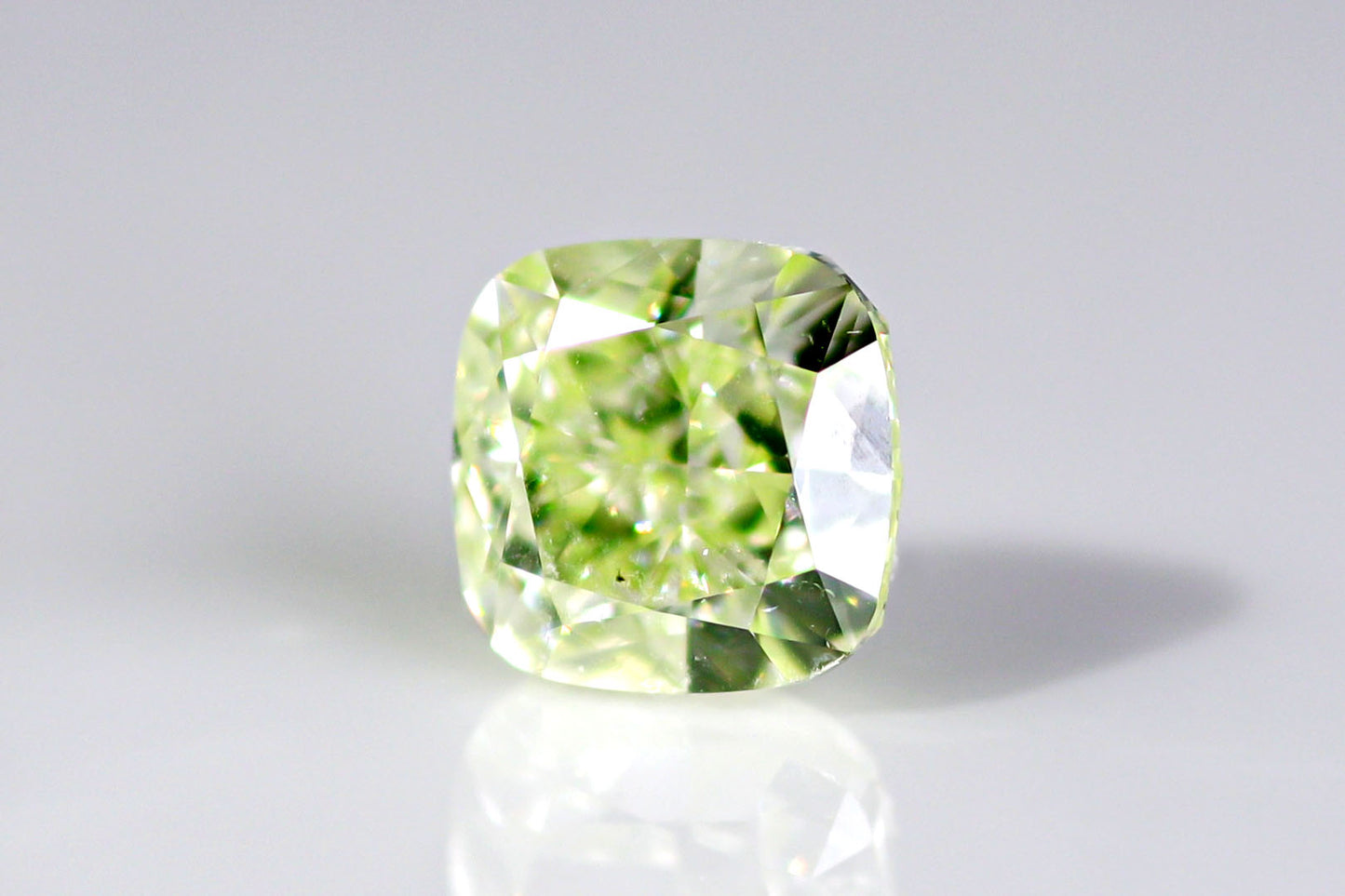 天然ファンシーイエローグリーンダイヤモンド 0.590ct