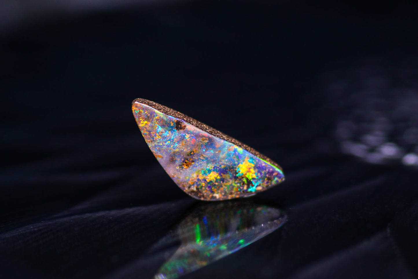 天然ボルダーオパール 8.200ct
