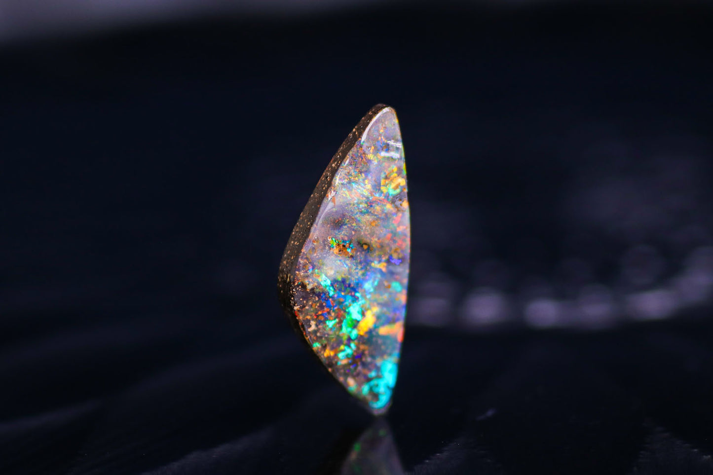 天然ボルダーオパール 8.200ct
