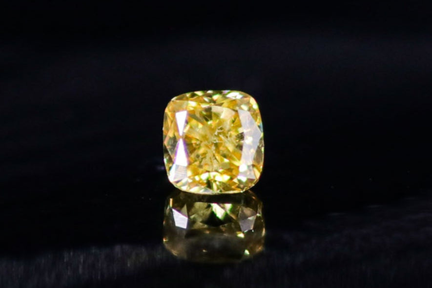 天然ファンシーヴィヴィッドイエローダイヤモンド 0.184ct