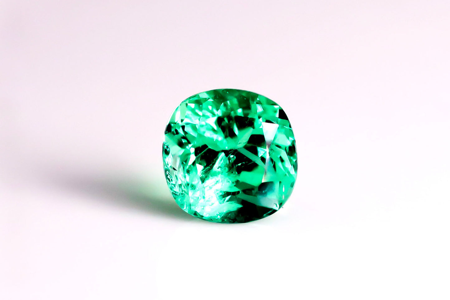 天然 ノーオイル エメラルド（Non-oil Emerald）[コロンビア産] 0.757ct