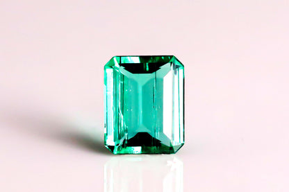 【SOLD OUT】天然 ノンオイル エメラルド（Non-oil Emerald）[コロンビア産] 0.389t