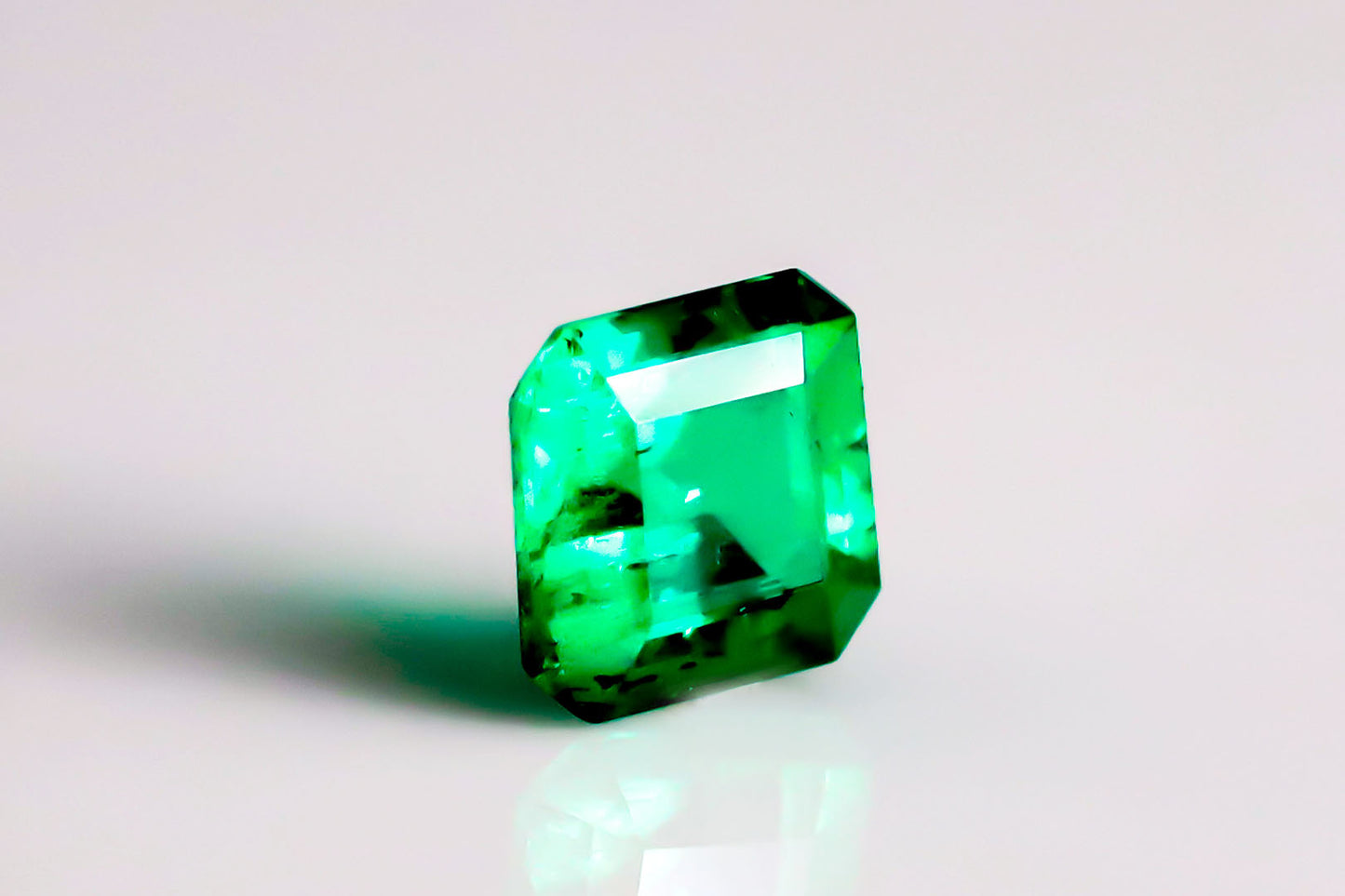 天然 ノーオイル エメラルド（Non-oil Emerald）0.553ct [コロンビア産]