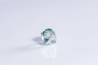 天然ファンシーグリーンダイヤモンド 0.760ct 〈アンカット〉