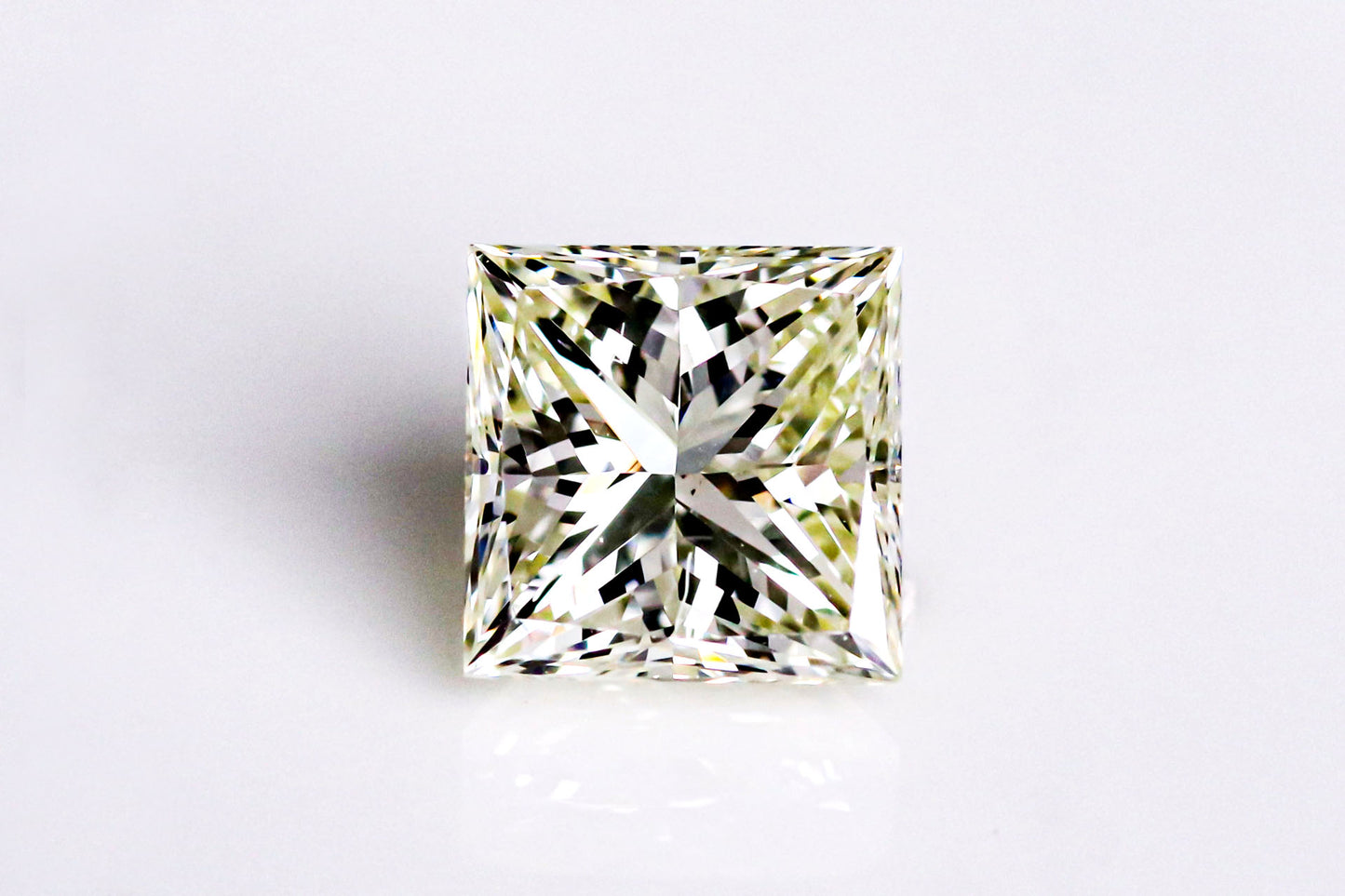 天然ファンシーダイヤモンド 1.004ct
