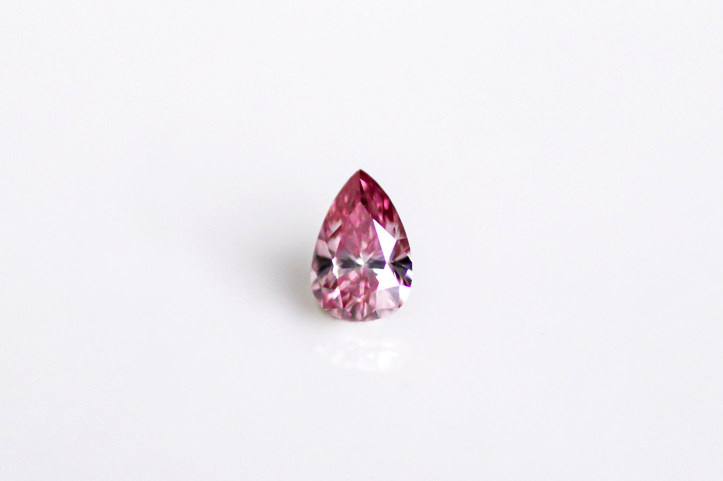 天然ファンシーピンクダイヤモンド 0.116ct 〈Fancy Intense Pink〉