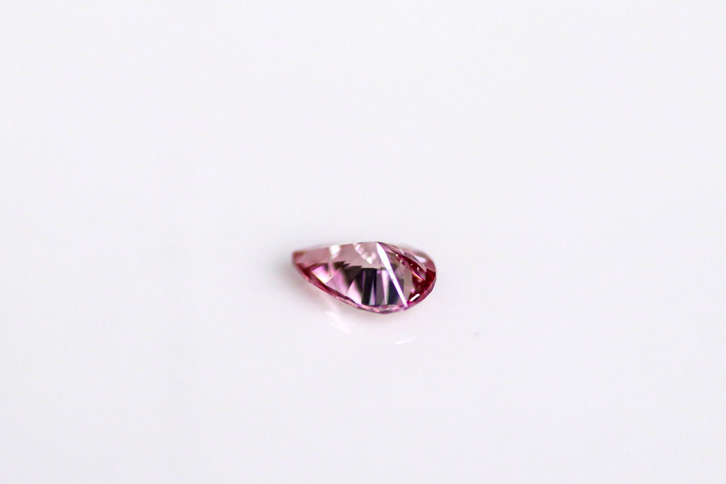 天然ファンシーピンクダイヤモンド 0.116ct 〈Fancy Intense Pink〉