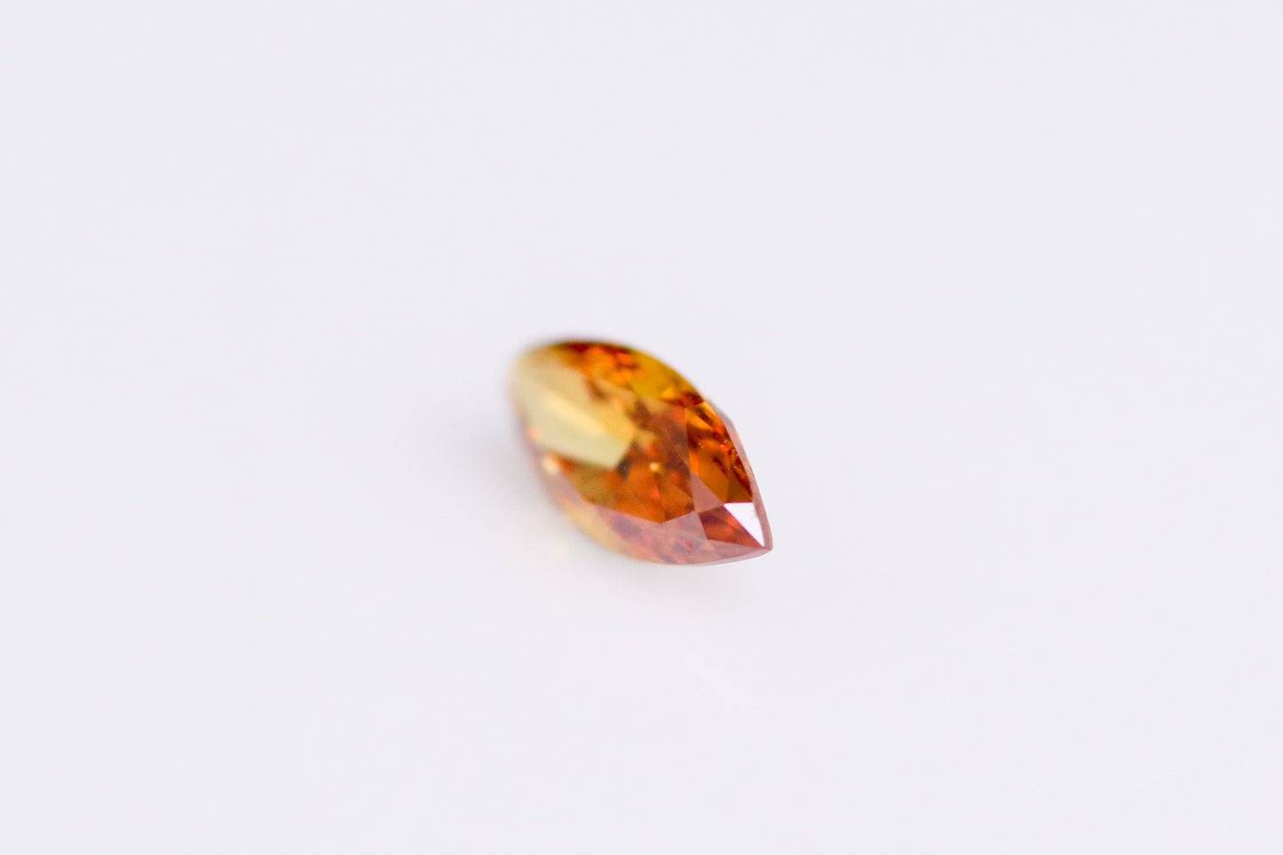 天然ファンシーオレンジダイヤモンド 0.214ct 〈Vivid Yellowish Orange〉