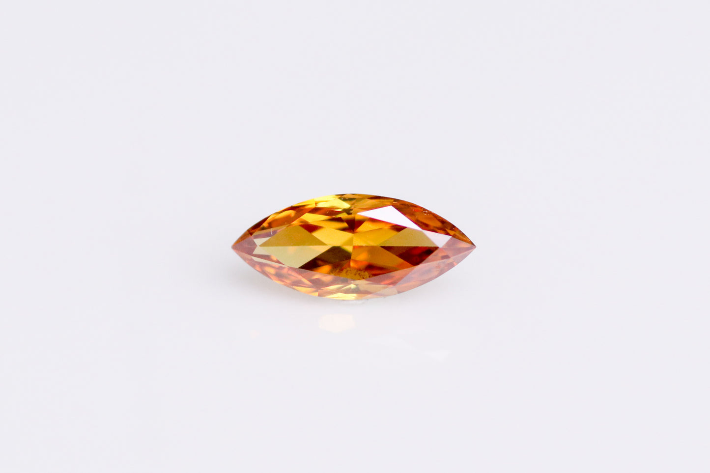 天然ファンシーオレンジダイヤモンド 0.214ct 〈Vivid Yellowish Orange〉