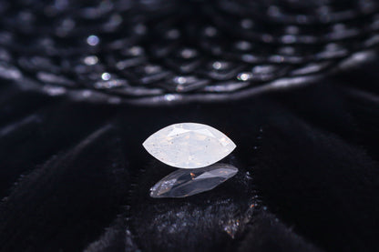 天然ファンシーホワイトダイヤモンド 1.019ct