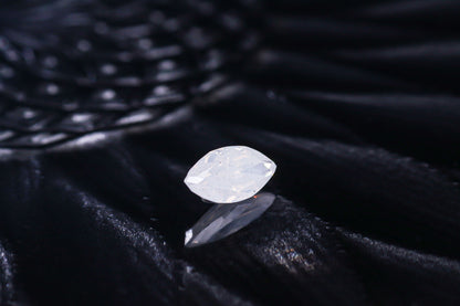 天然ファンシーホワイトダイヤモンド 1.019ct